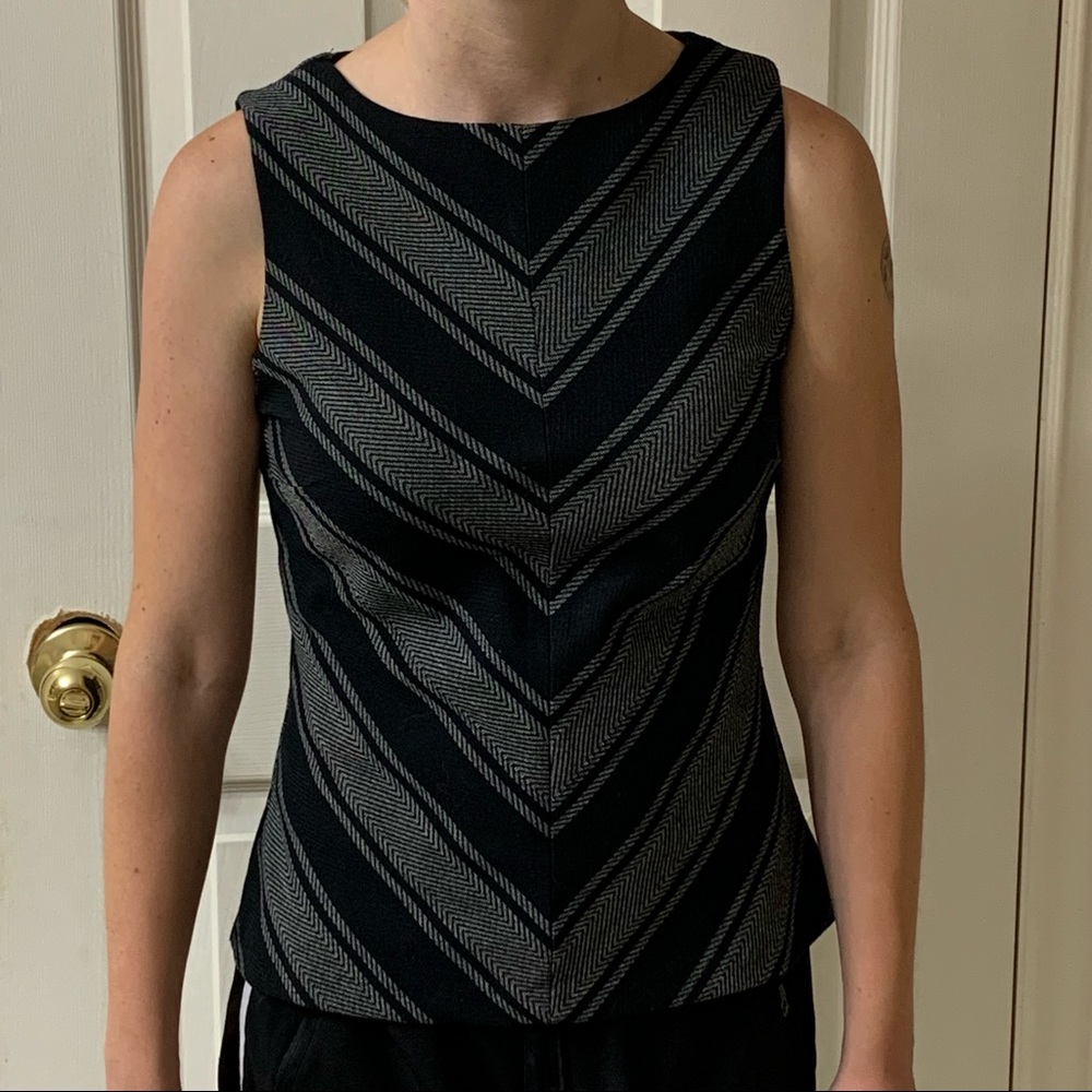 🌷3 for $25🌷Le Chateau, US XXS, Black & Grey Chevron Print Sleeveless Top